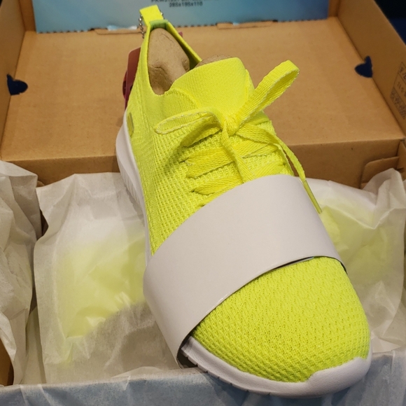 skechers ultra flex yellow
